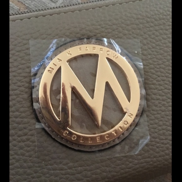 Mia K Farrow Wristlet Wallet~NWOT - Picture 3 of 5